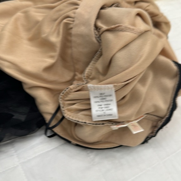 LUXXEL ELEGANT BLACK NUDE FLORAL LACE STRAP DEEP V-NECK GOWN sz S - Picture 14 of 15